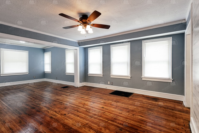 Building Photo - Charming and cozy house in historic East S...