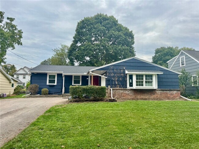 Primary Photo - 13 Briggs Ave