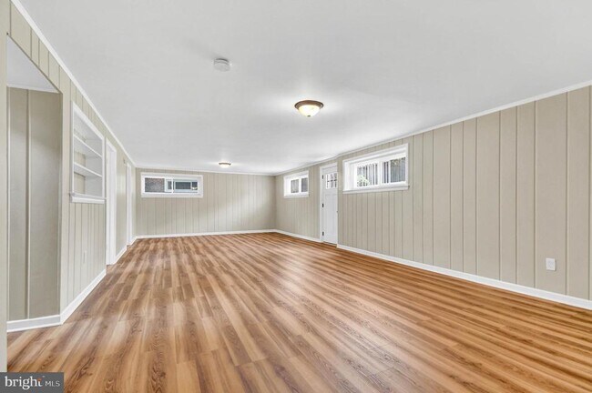 Building Photo - 10228 Farnham Dr