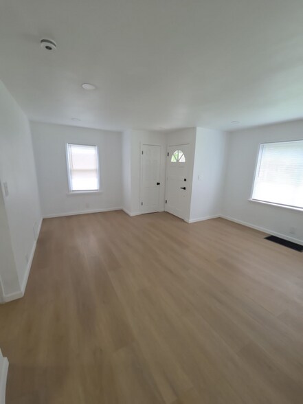 Building Photo - 509 N Rosedale Ave