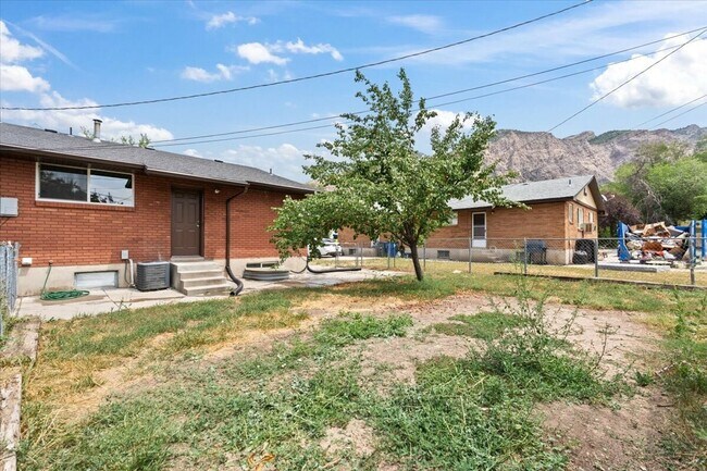 Building Photo - 775 1st St