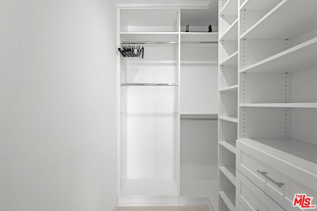 Building Photo - 201 S Bedford Dr