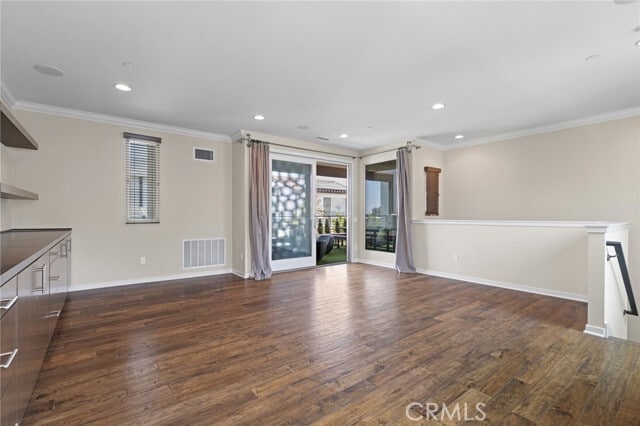 Building Photo - 5544 Palm Dr