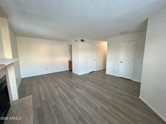 Building Photo - 2040 S Longmore