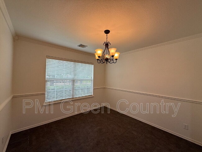 Building Photo - 4040 W 105th St S