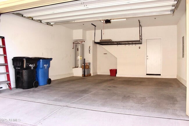 Building Photo - 2625 S Peppertree Dr