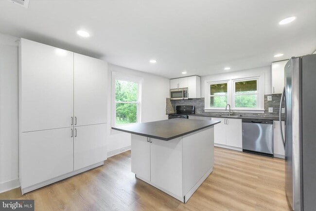 Building Photo - 151 Concert Ln