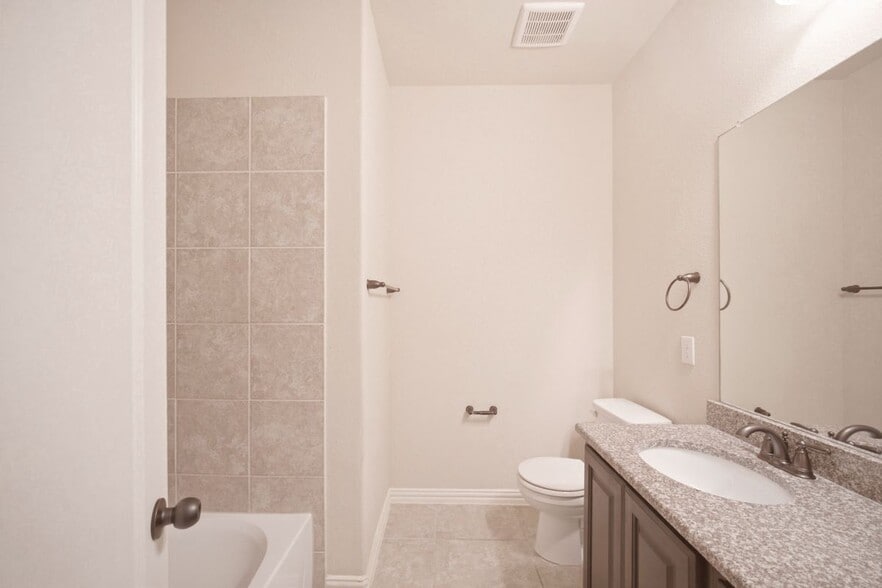 Building Photo - 2306 Lucerne Dr