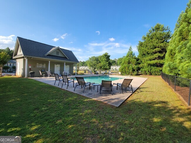 Building Photo - 114 Lakeview Estates Dr