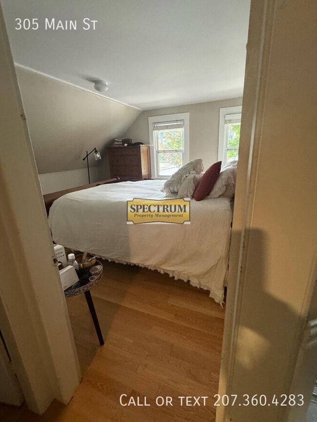 Building Photo - 305 Upper Main St