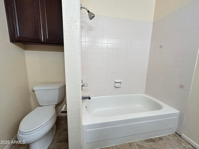Building Photo - 1032 E Villa Maria Dr