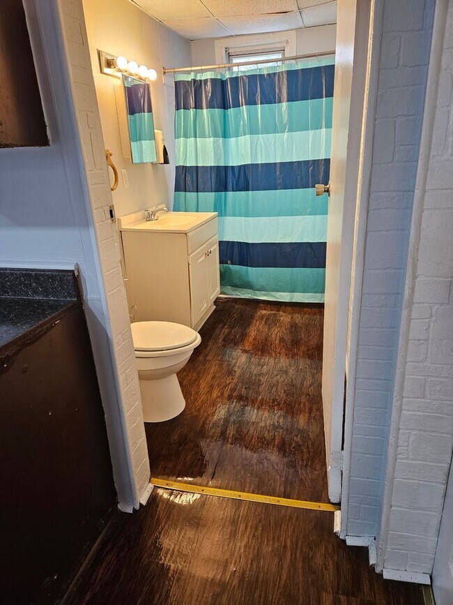 Building Photo - 310 W 18th St