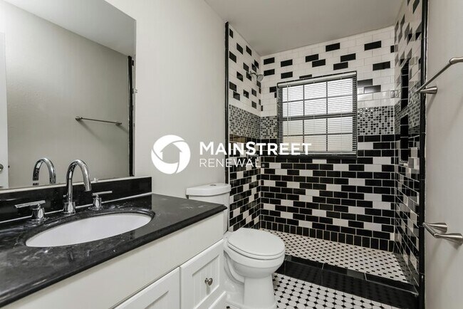 Building Photo - 3 Bedroom Pet-Friendly Home in Ocoee, FL with Main Street Renewal