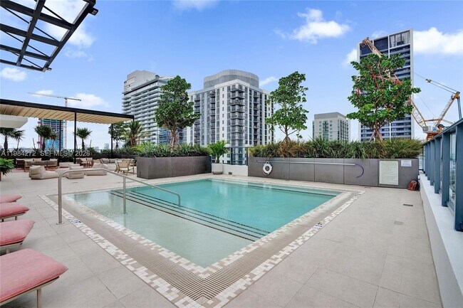 Building Photo - 11 NE 6th St