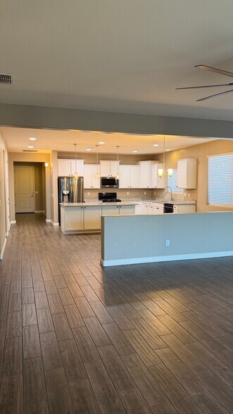 Building Photo - 13603 W Remuda Dr