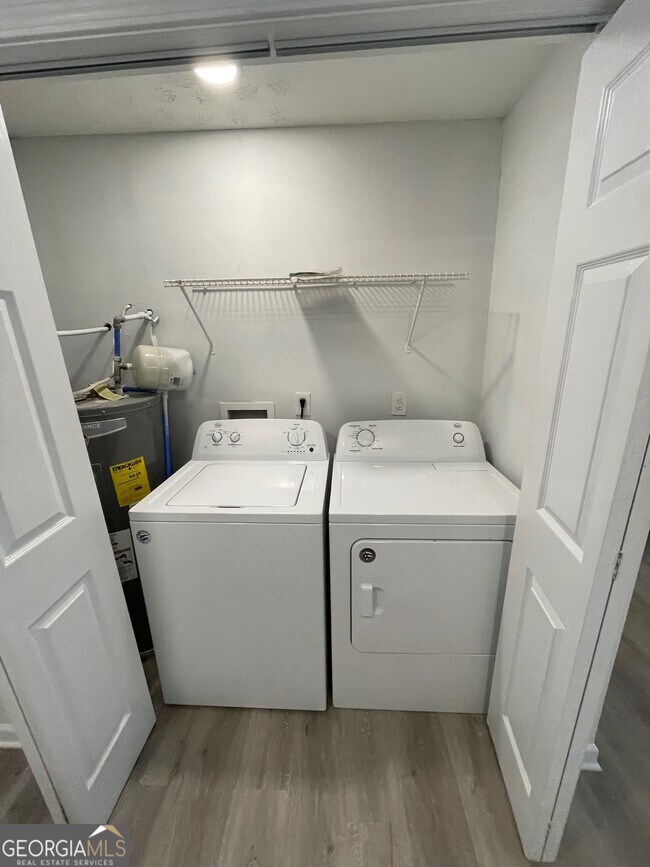 Building Photo - 405 N Park St