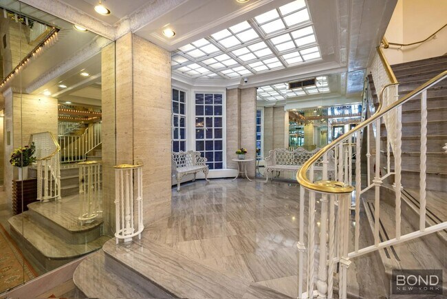 Building Photo - 101 W 55th St