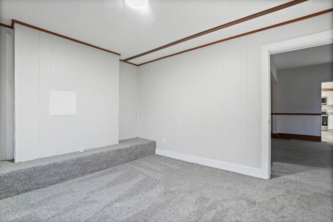 Building Photo - Beautiful Home with Large Two-Car Garage -...