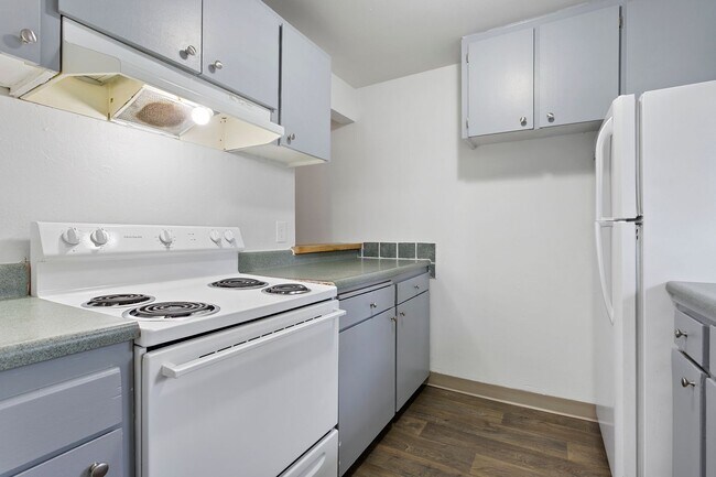 Building Photo - $1195 Monthly rent!! Beautiful 1 bedroom 1...
