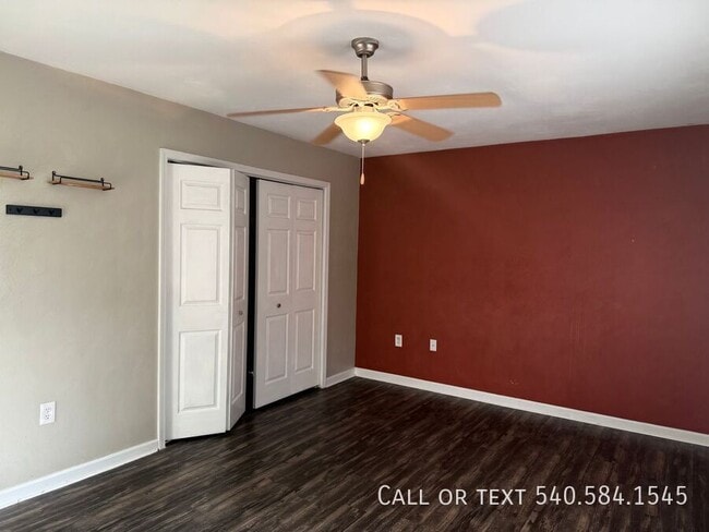 Building Photo - 160 Gretchen Ct