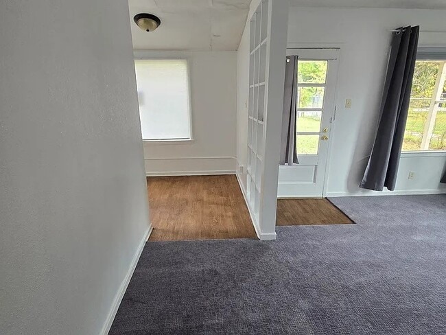 Building Photo - 215 Park St