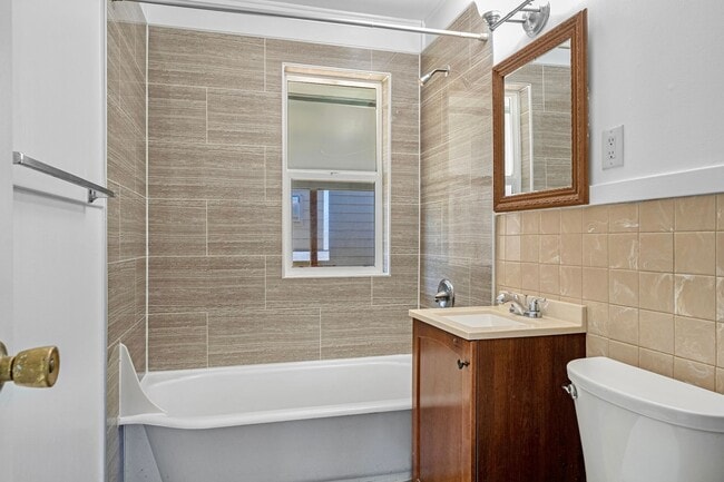 Building Photo - Beautiful 4bed 2bath Home in Renton