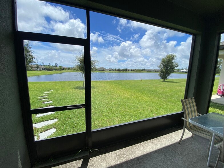 Building Photo - 3033 Neverland Dr
