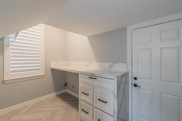 Building Photo - 2305 Beacon Hill Dr