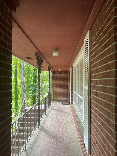 Building Photo - 109 Hickory Ave