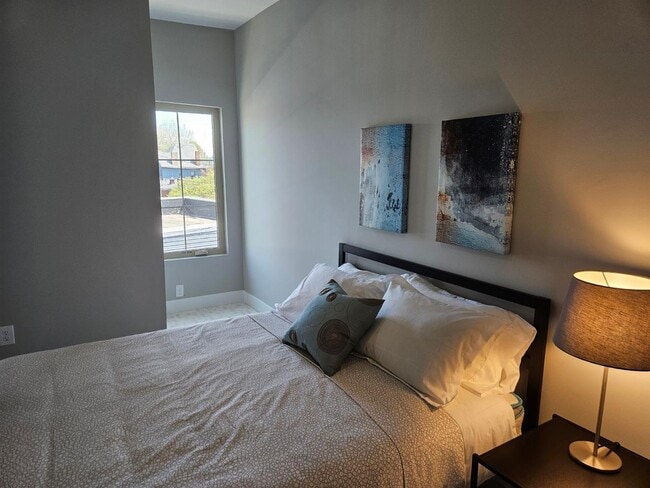 Building Photo - 1014 E Long St