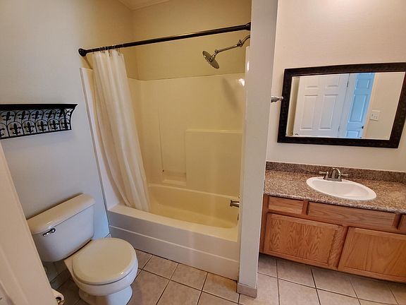 Bathroom1 - 710 E Boyd Dr
