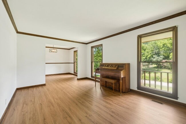 Building Photo - 1972 Sunnyside Dr