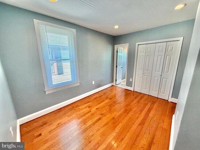 Building Photo - 4020 Grant St NE