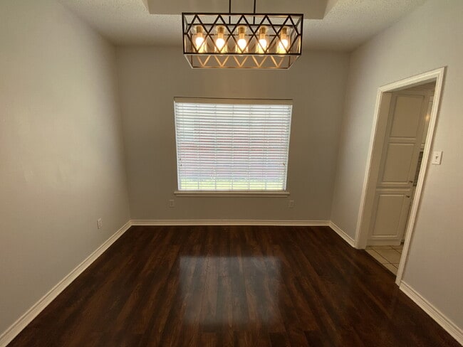 Building Photo - Spectacular 4 Bed 2 Bath in South Lubbock! Cooper School District!