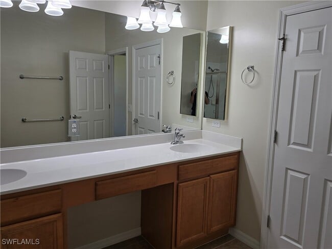 Building Photo - 2049 Fairmont Ln