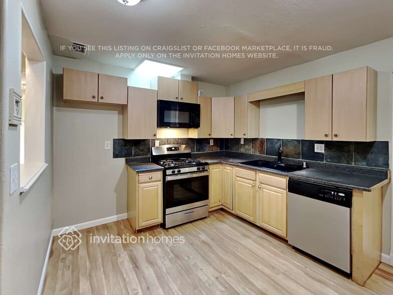 Building Photo - 8140 Villa Oak Dr