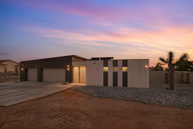 Building Photo - 58654 Piedmont Dr