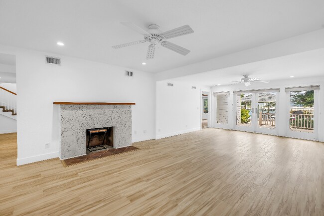 Building Photo - 2605 Pass a Grille Way