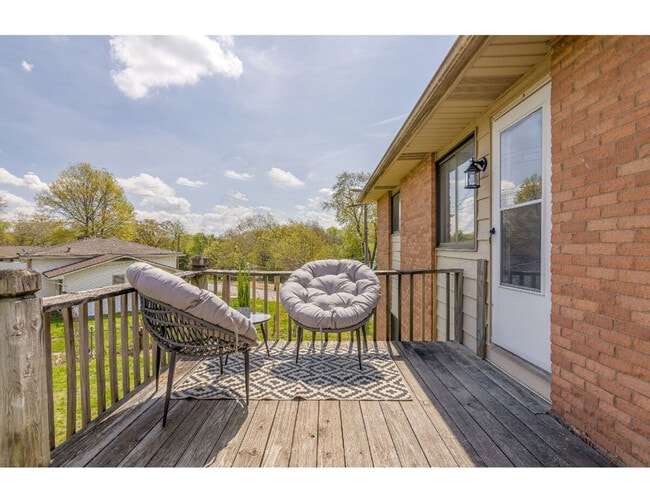 Building Photo - 5601 N Northwood Rd