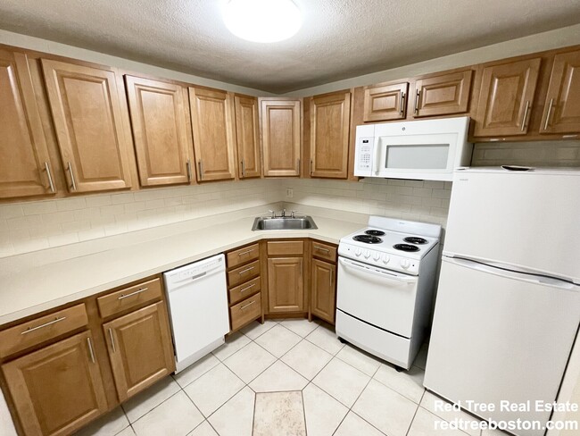 Building Photo - 245 Main St