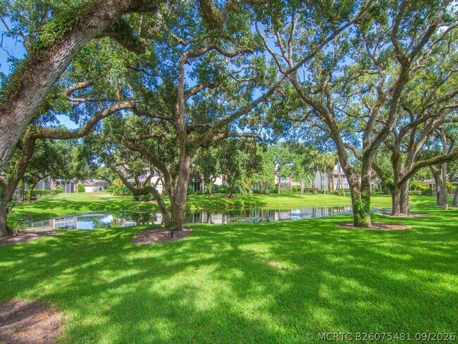 Building Photo - 101 E Park Shores Cir
