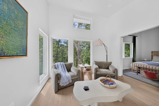Building Photo - 6 Ridgewell Ln