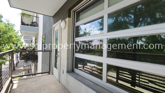 Building Photo - 1111 S Akard St