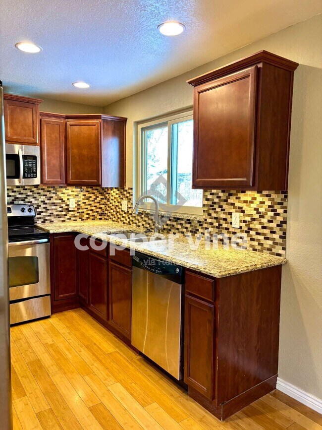 Building Photo - 13145 Hazel Ct