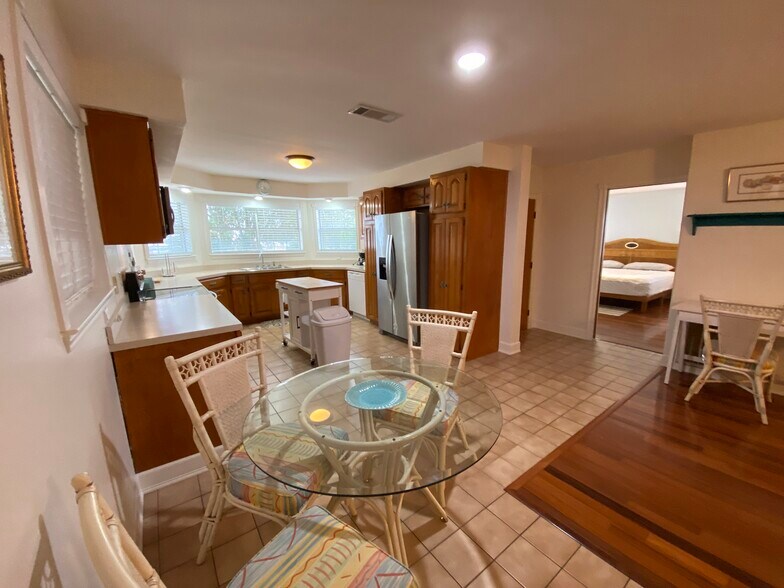 Building Photo - 5802 Monterey Ave