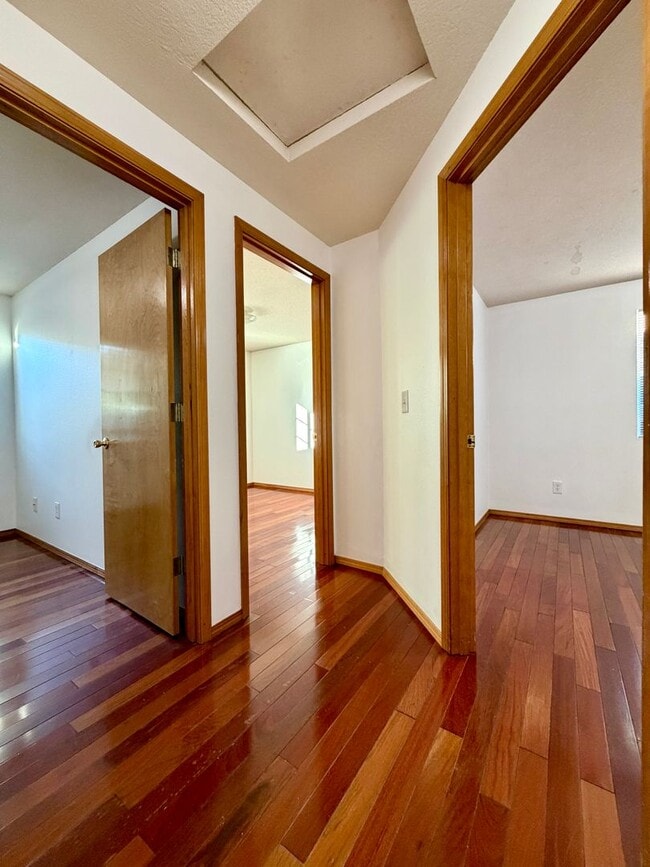 Building Photo - Cozy Ranch on Flag Lot~ Gleaming Hardwood ...