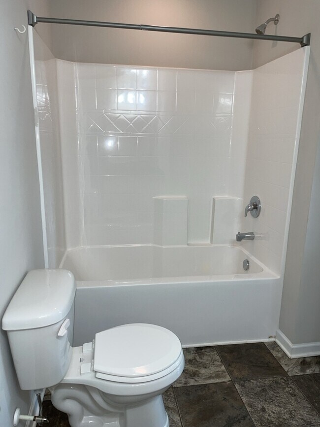 Building Photo - 131 Screech Dr