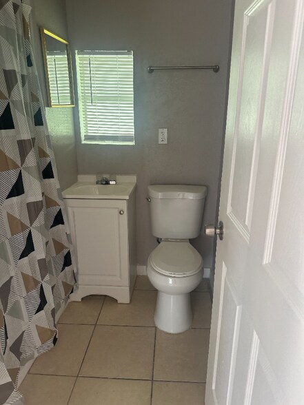 Building Photo - 1064 N Tamiami Trl