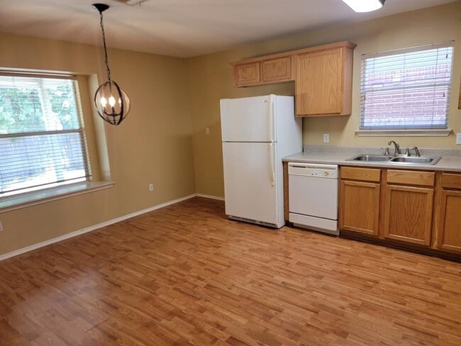 Building Photo - 14808 Sassafras Trail