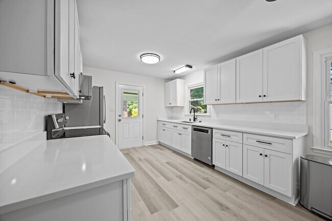 Building Photo - Fantastic Corner Lot, Updated 4 Bedroom Sp...